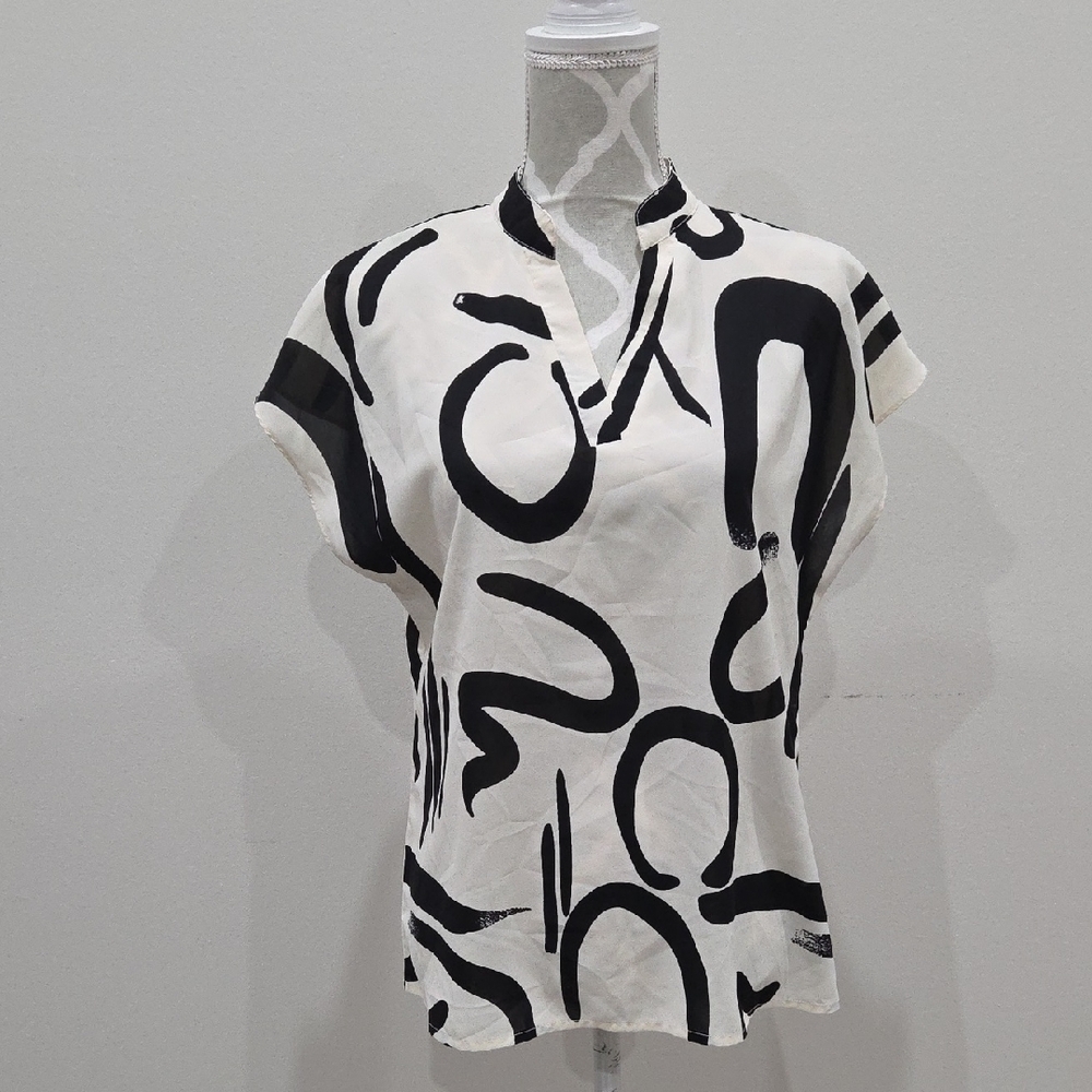 *2/10* SHEIN Black and White Abstract Blouse
